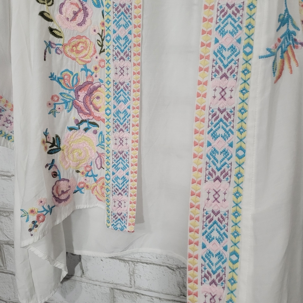 Impressions Embroidery Kimono - Size Medium - Picture 7 of 14